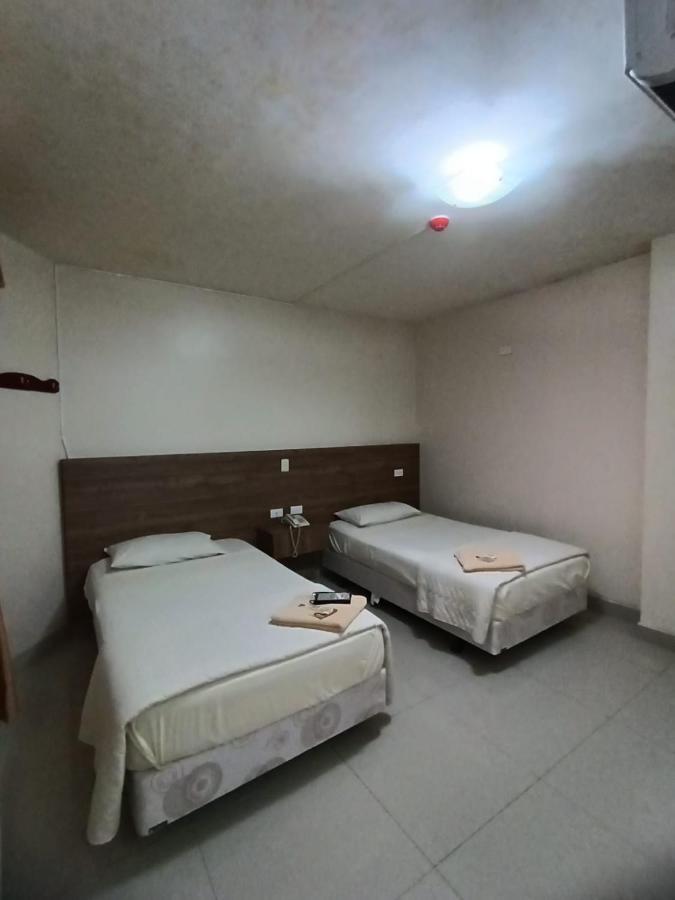 Hotel Quezada Hermanos Santo Domingo de los Colorados Extérieur photo