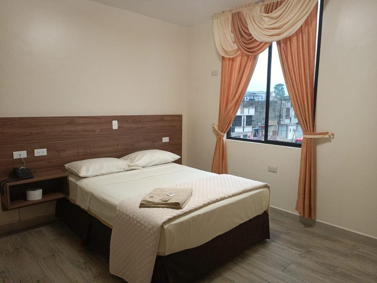 Hotel Quezada Hermanos Santo Domingo de los Colorados Extérieur photo
