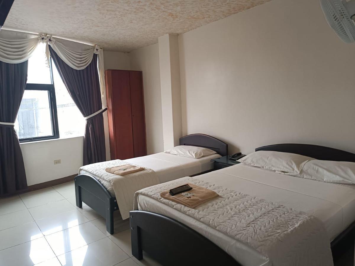 Hotel Quezada Hermanos Santo Domingo de los Colorados Extérieur photo
