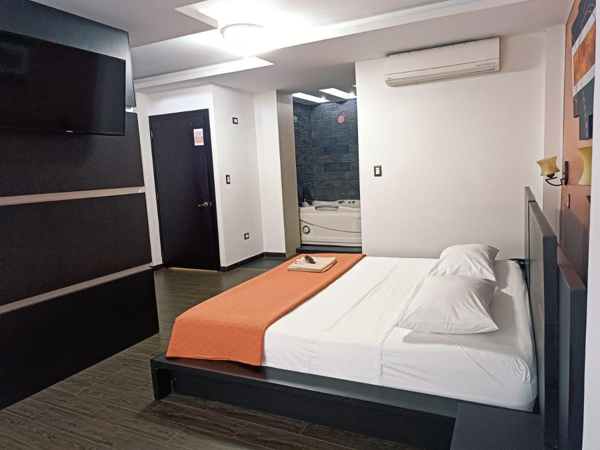 Hotel Quezada Hermanos Santo Domingo de los Colorados Extérieur photo