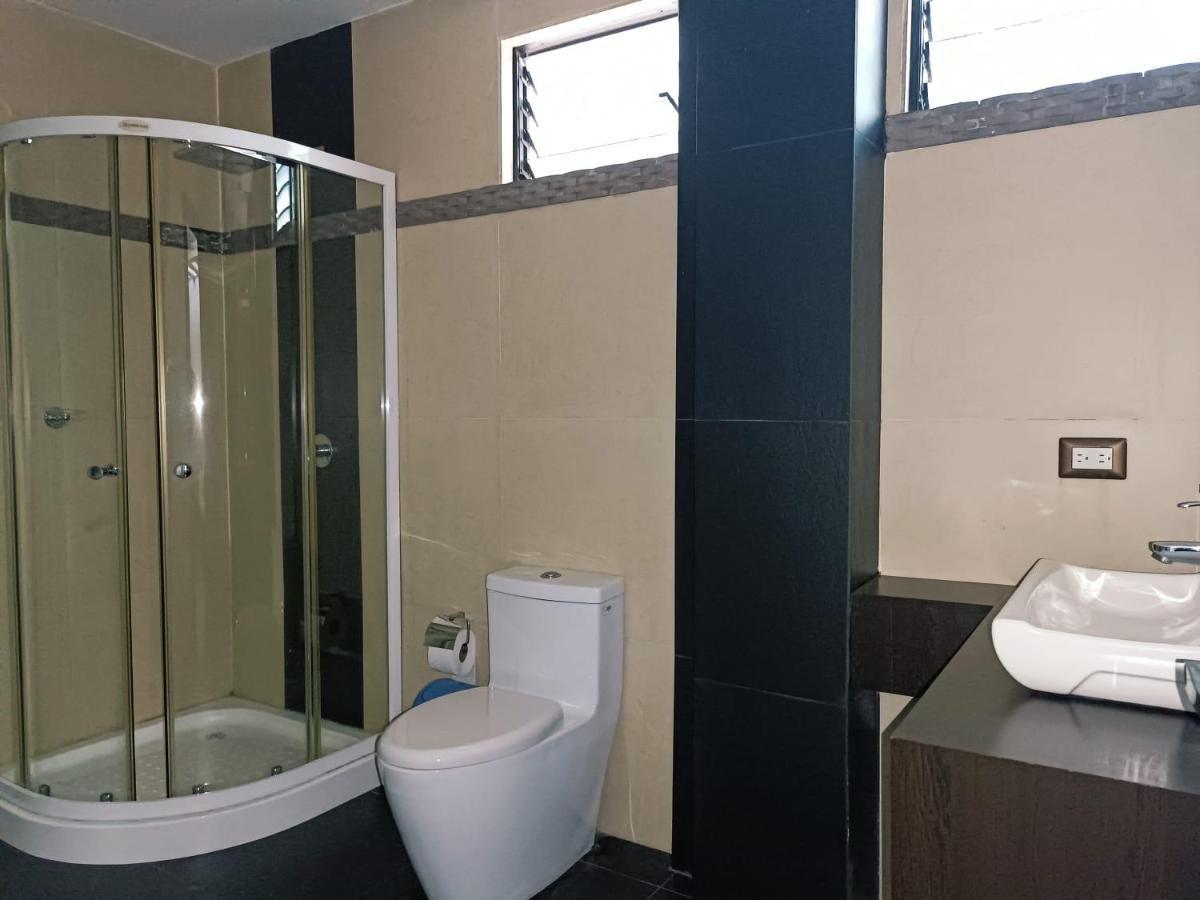 Hotel Quezada Hermanos Santo Domingo de los Colorados Extérieur photo