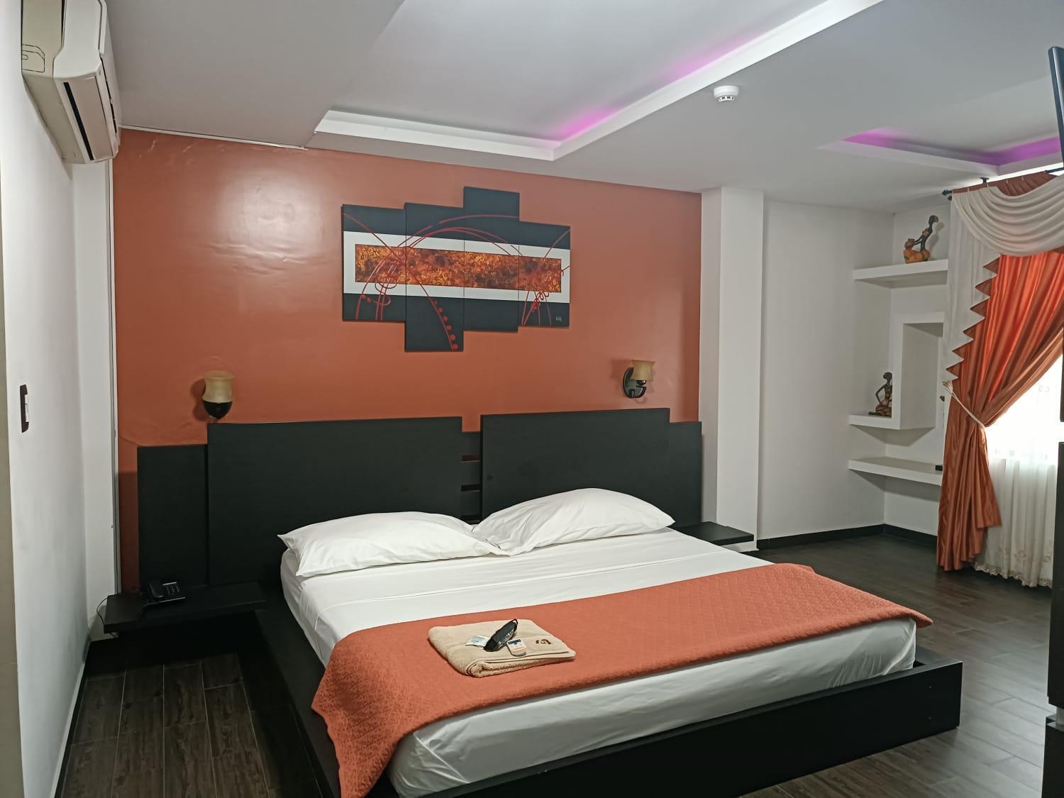 Hotel Quezada Hermanos Santo Domingo de los Colorados Extérieur photo