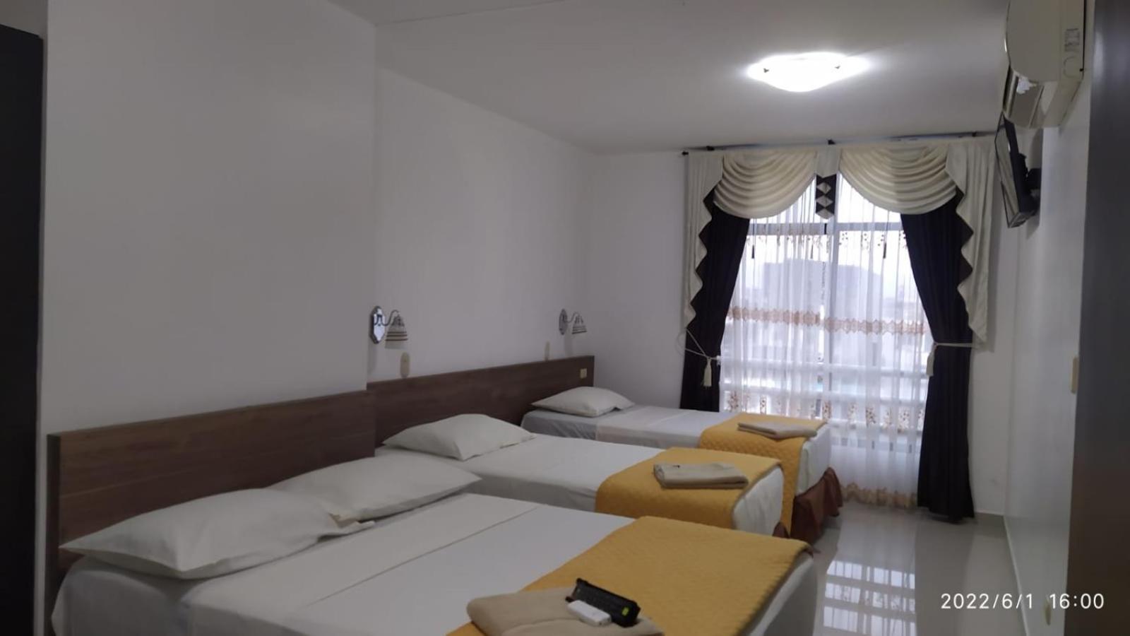 Hotel Quezada Hermanos Santo Domingo de los Colorados Extérieur photo