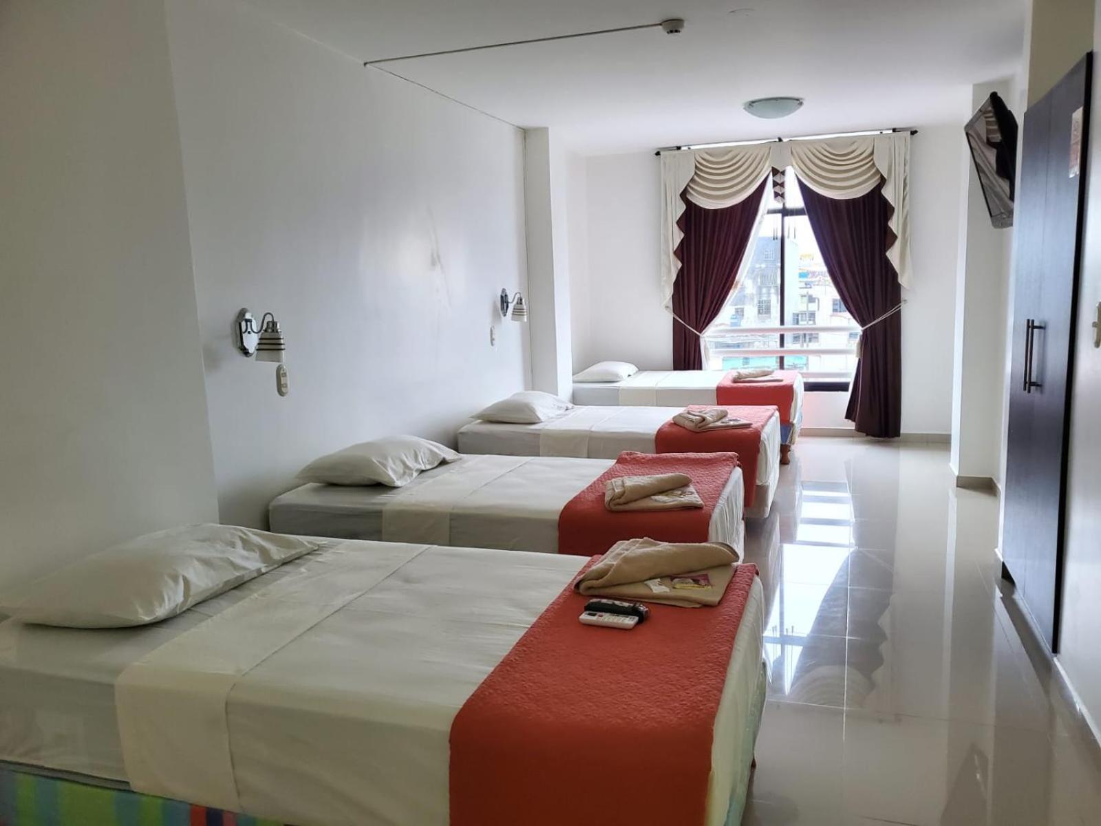 Hotel Quezada Hermanos Santo Domingo de los Colorados Extérieur photo